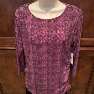 Chaus top flattering & beautiful pattern NWT